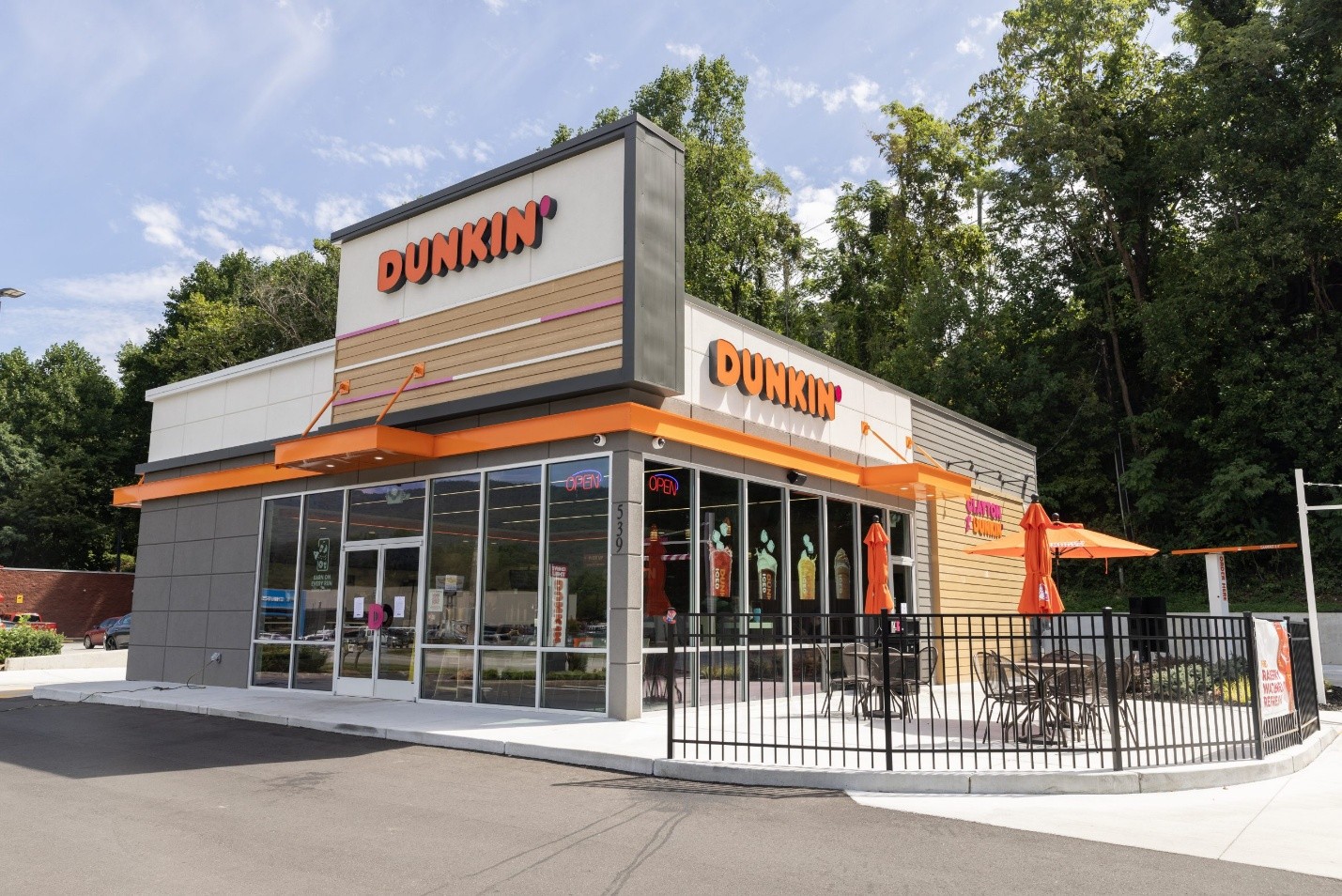 Dunkin’ and Foodtastic sign deal to open hundreds of locations in Canada