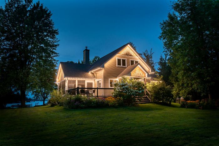 Next-Gen Dealer Marketing: How Smart Outdoor Lighting Helps Home Services Providers Light Up Sales