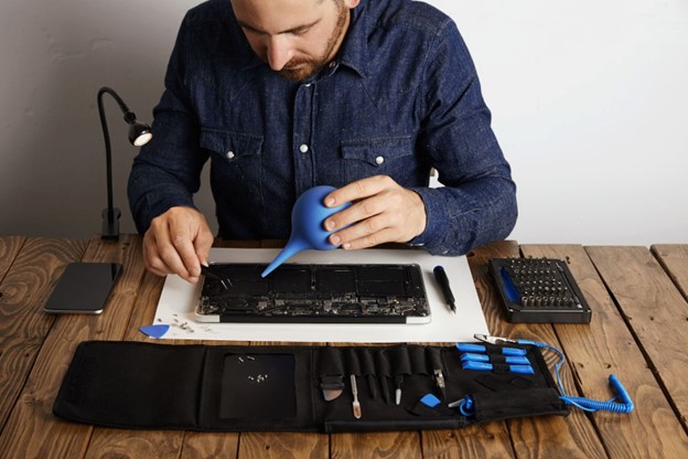 Franchising in the Tech Industry: A Focus on Mac Repair Services