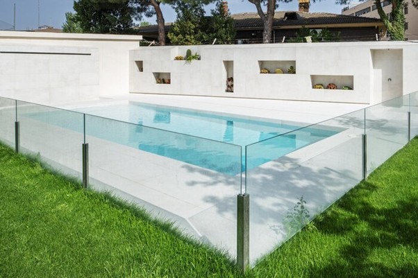 How Can a Pool Fence Help Keep Your Family Safe?